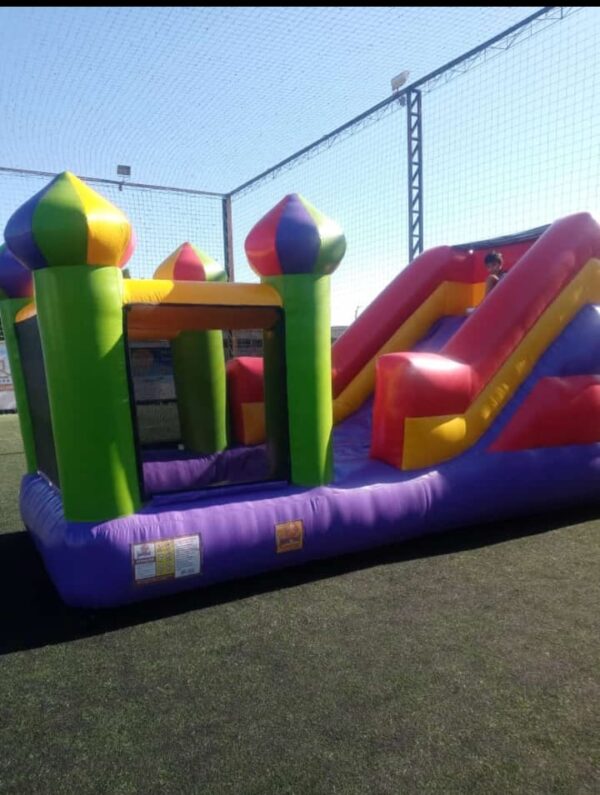 Tobogã com piscina de bolinhas